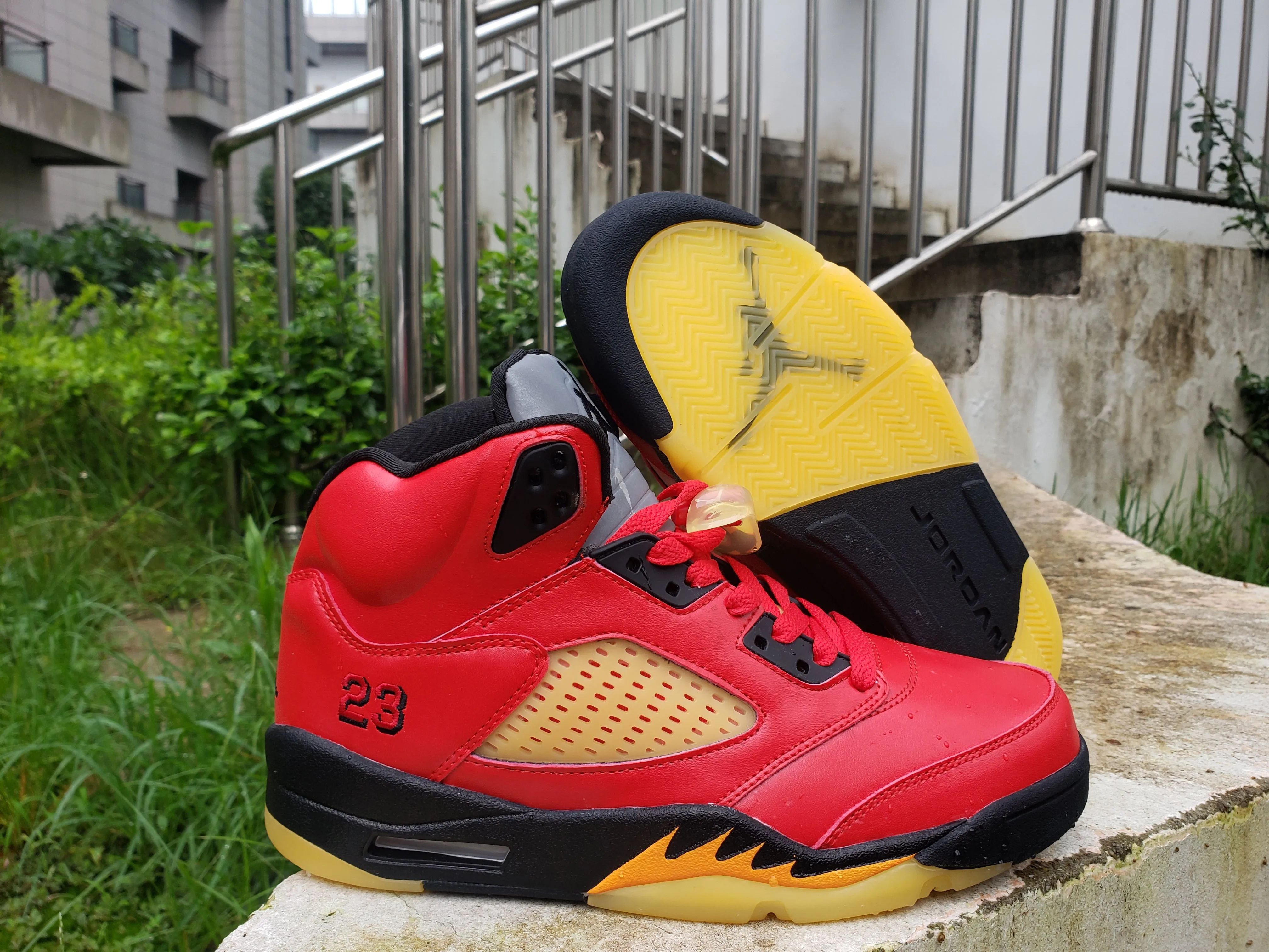 Air Jordan 5 "Raging Bull"