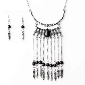 Mountain Beauty Black Necklace